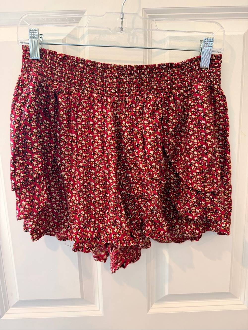 RD Style Red Pull On Shorts Size Large